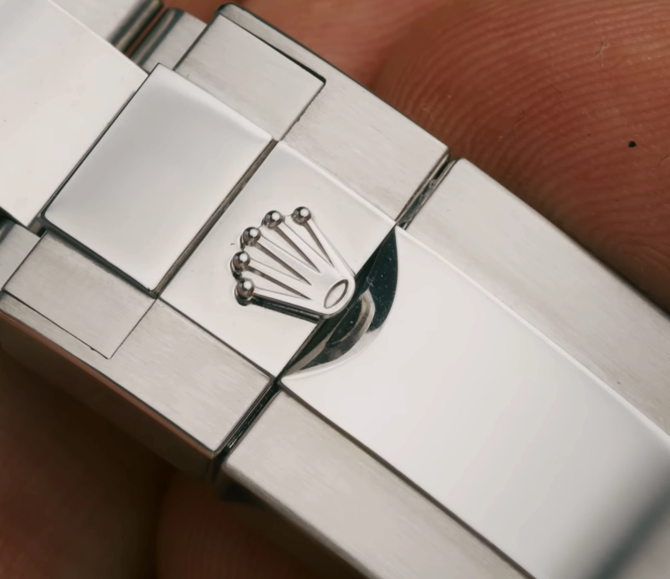 Fake Rolex watch clasp detail for quiz round 4