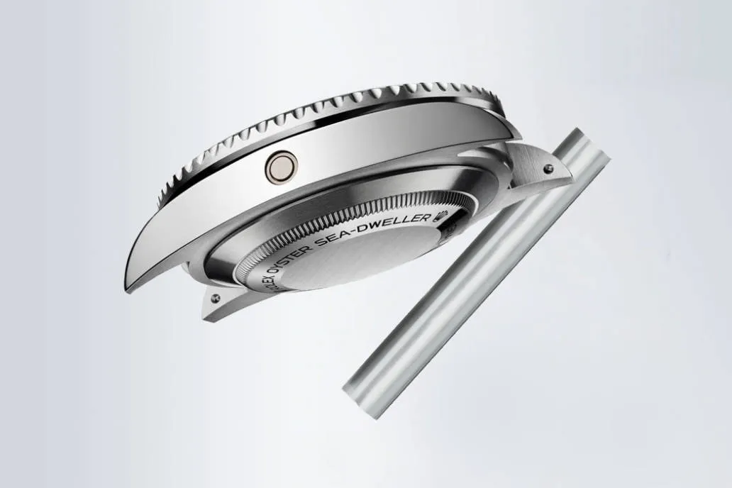 Functional helium escape valve on Sea-Dweller 2025